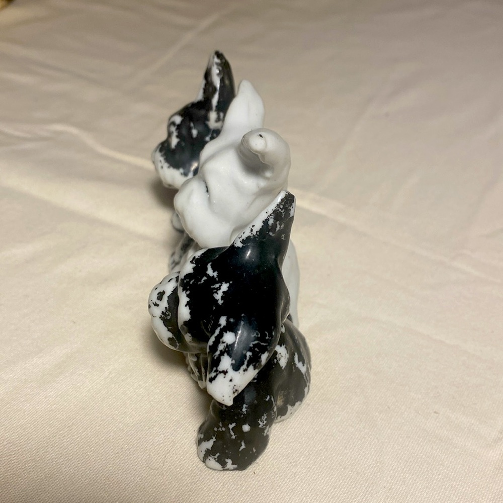 Vintage porcelain three terrier dogs & are trends of 1950s and 60sin Japan - Picture 3 of 7